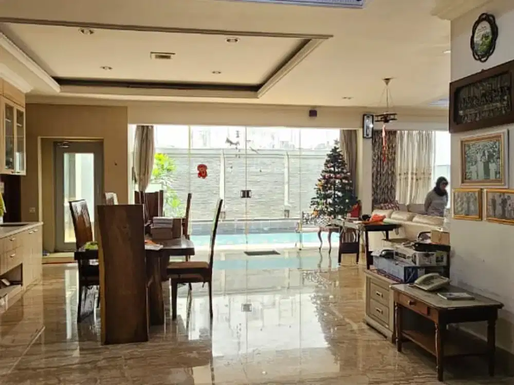 Dijual Rumah Mewah Strategis 2 Lantai Ada Swimming Pool dan Lift Lokasi Premium Dekat Pondok Indah Mall di Pondok Indah Jaksel Lr-17175