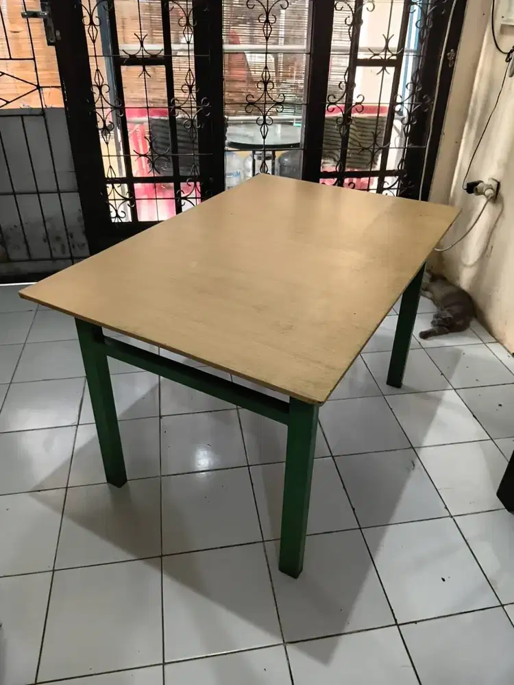 Meja Uk.122x81x74 cm,Kaki Holo 4 x 6 Cm, Alas Papan Tebal, Depok Timur