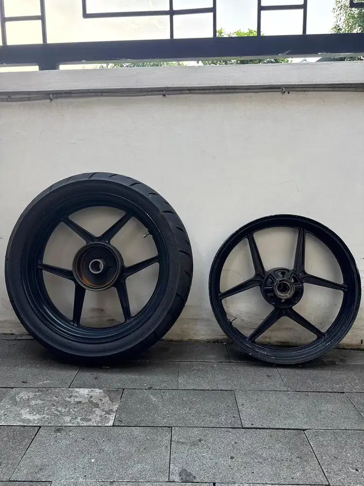 Velg Motor sport Tubeless R17 hitam bonus ban