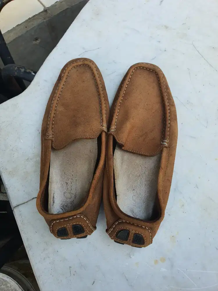 Sepatu kulit Asli