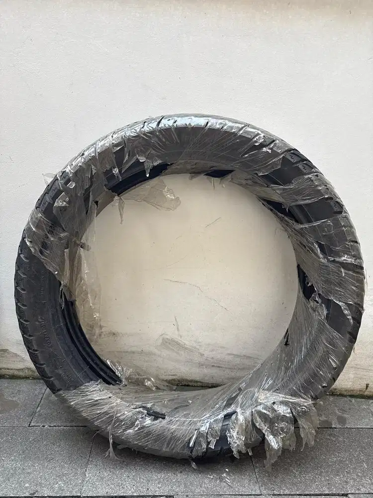 1 set Ban Motor IRC Swallow R18 kondisi 95%