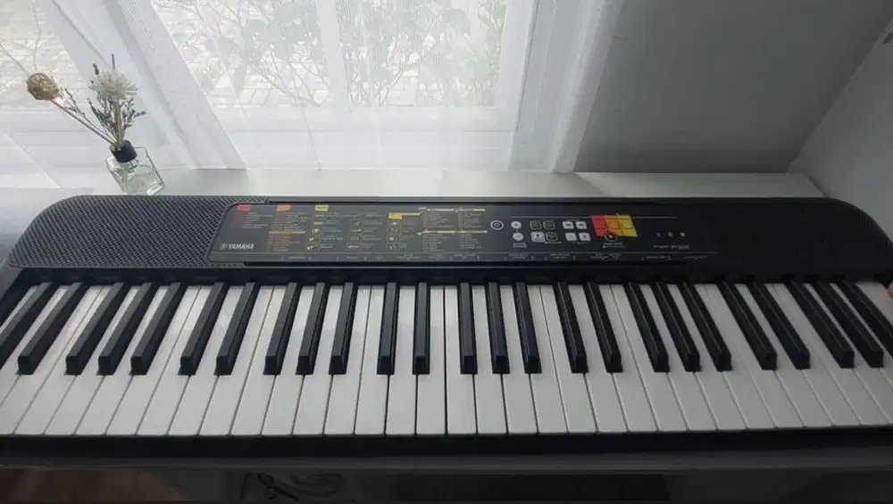 Keyboard Yamaha PSR F52 seperti Baru Piano Digital