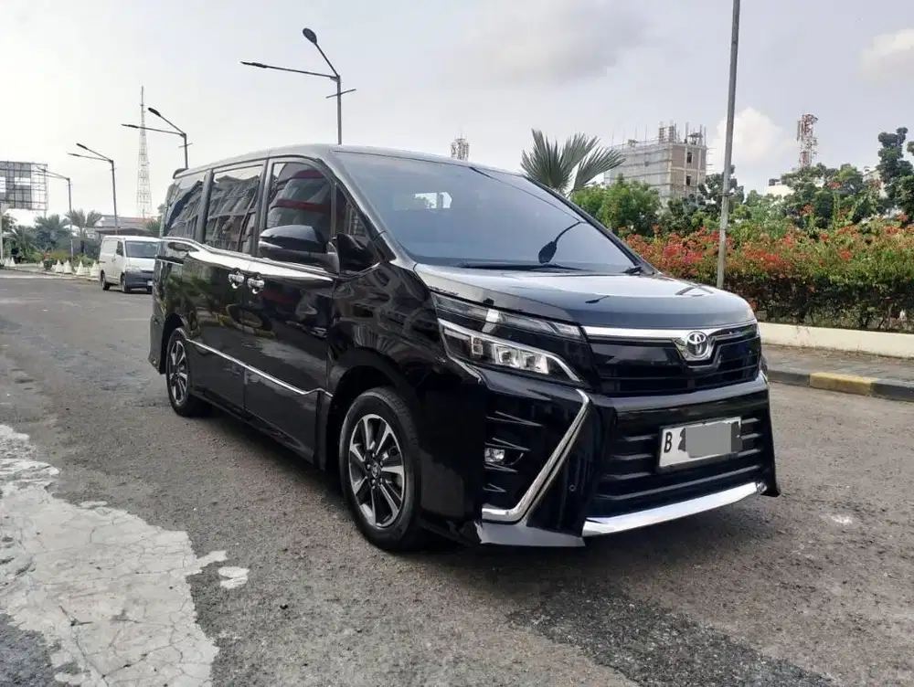 Toyota Voxy 2.0 AT 2019