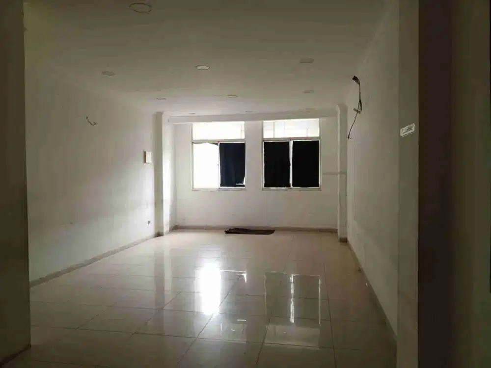 Dijual Disewakan Ruko Boulevar Hadap Jalan utama 3 Lantai ko