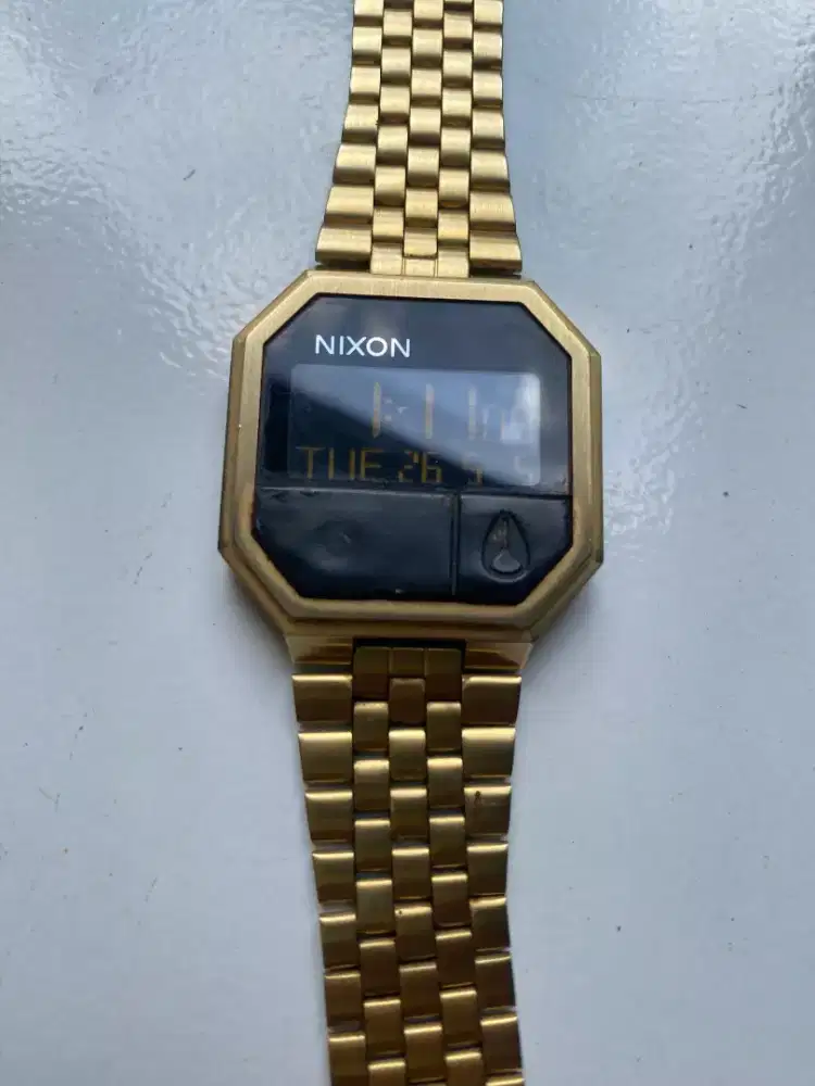 JAM TANGAN NIXON RE RUN GOLD