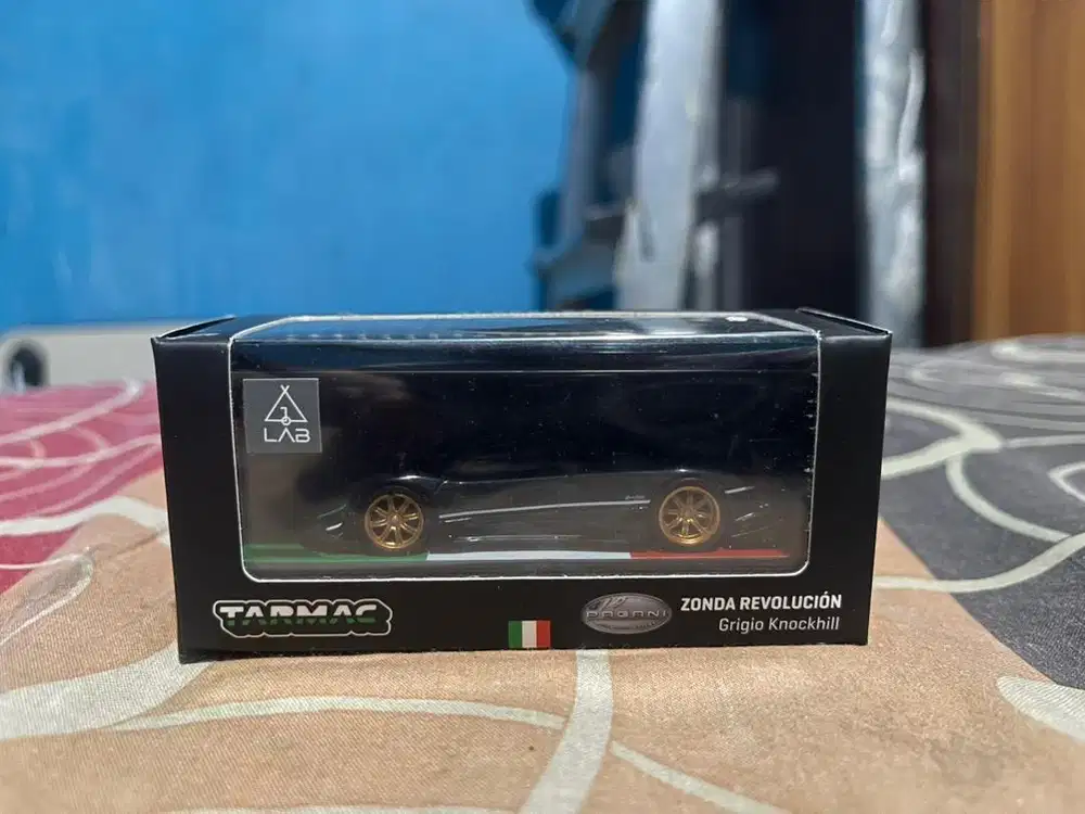 Tarmac Works Zonda Revolucion Grigio Knockhill 1:64