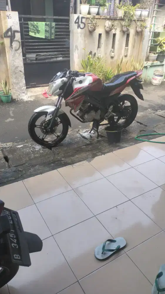 Di jual motor Vixion ss lengkap pajak hidup b depok