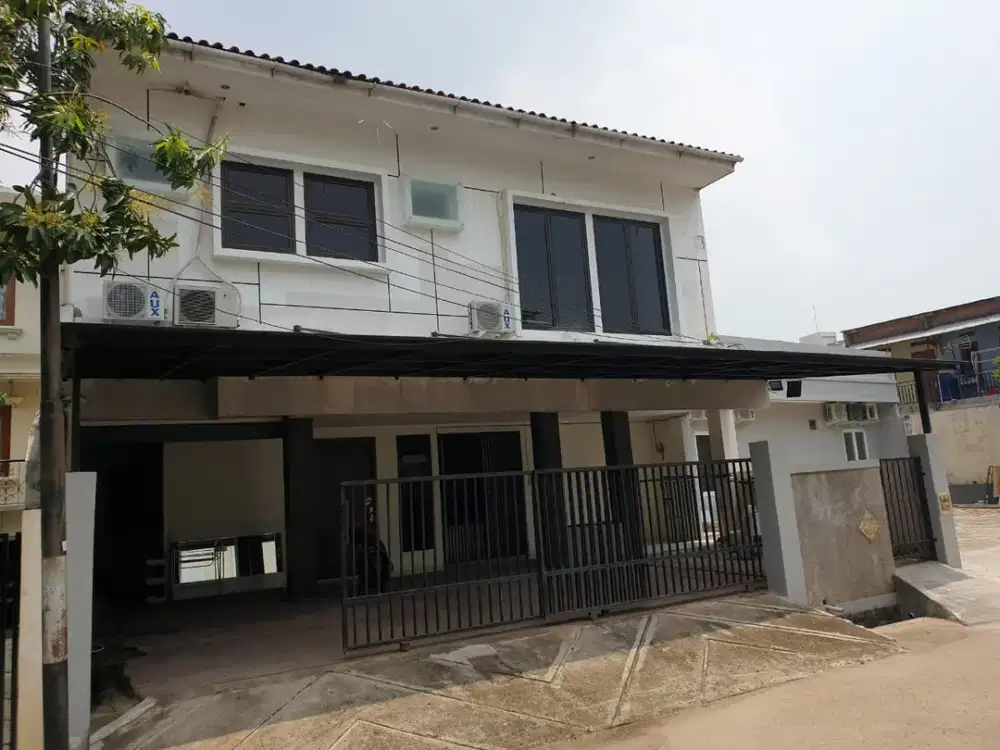 Rumah Kost Kebayoran Baru Hadap Timur bisa parkir mobil