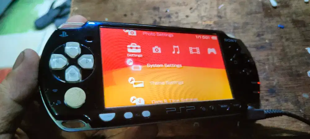 Psp seri 2000 black and white