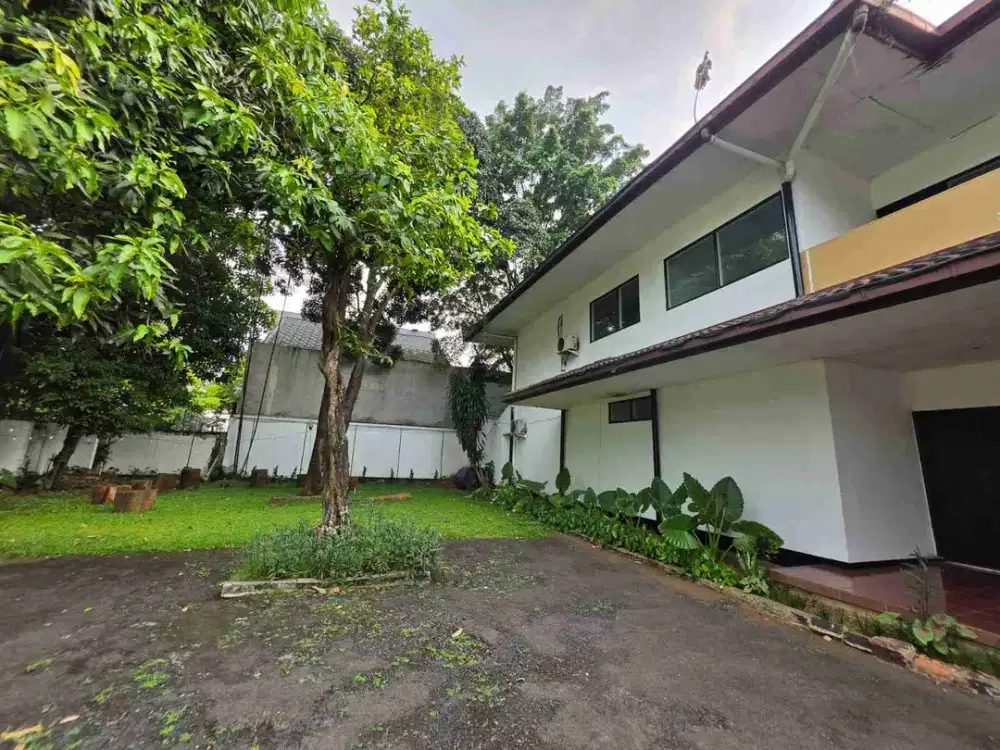 Rumah Tua Kemang Timur, Jakarta Selatan. Cocok dibangun Cluster.