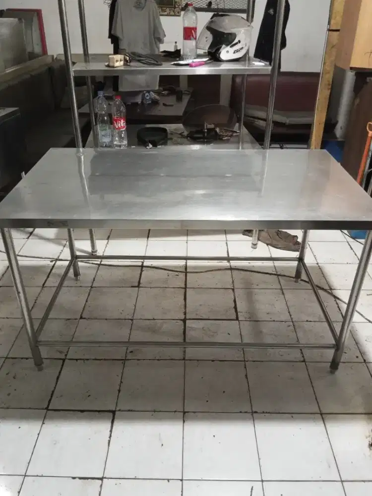 PALING RALIS, Meja 1 susun ukuran 150x85x85
Ada bekas lubang upper