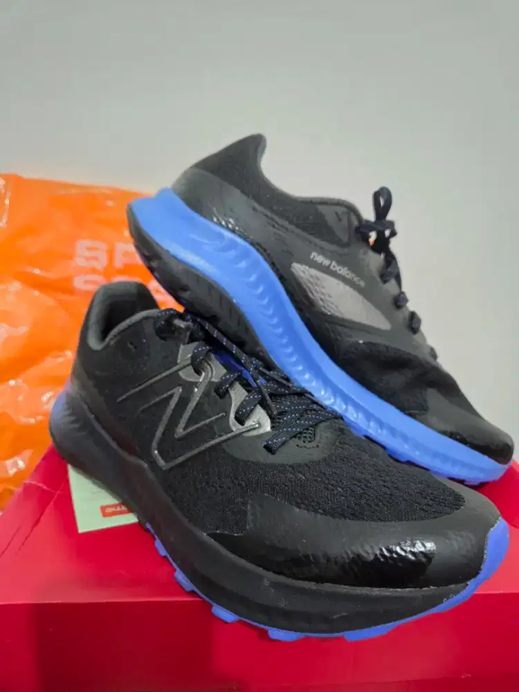Sepatu trekking dan trail run dari new balance masih baru