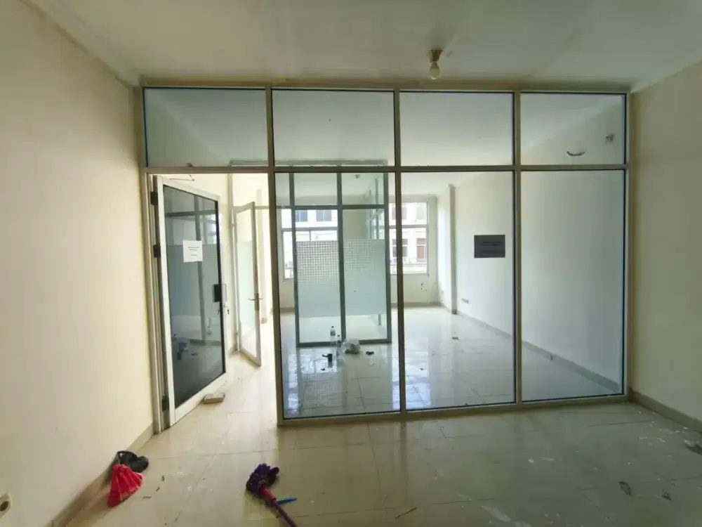 Ruko Crown Green Lake City 3,5 Lantai Lokasi Strategis Siap Huni