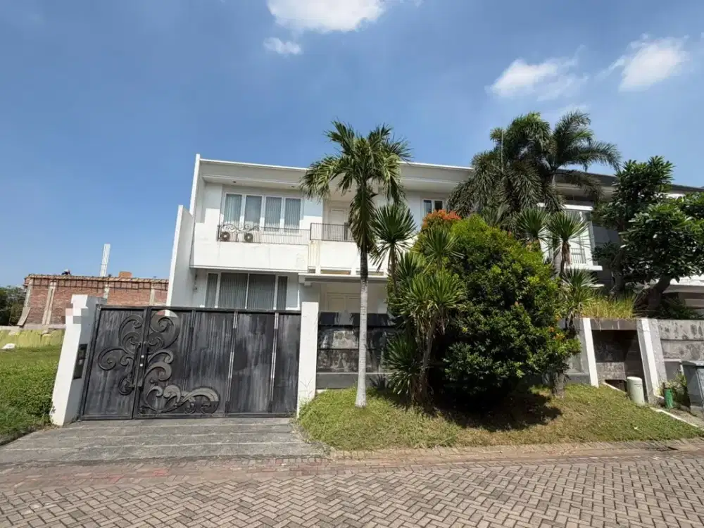 Dijual Rumah Classic Hitung Tanah, Dkt G-Walk di Graha Family, Sby