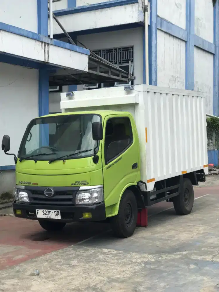 Hino Dutro 110SD engkel std box 2014