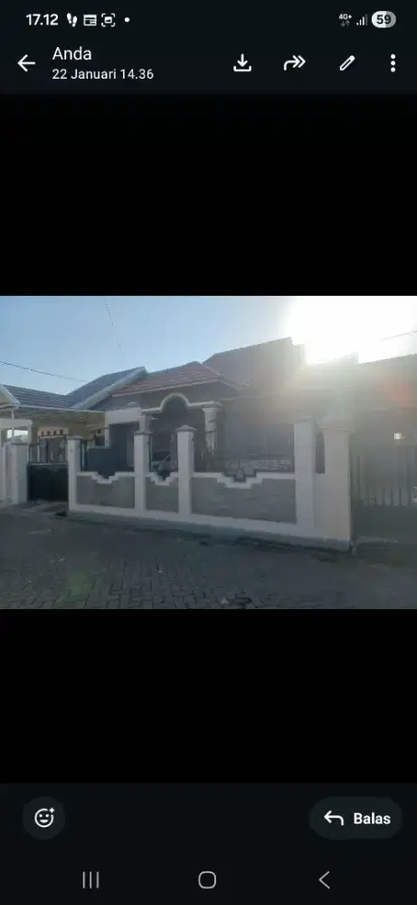 Di jual rumah di area perumahan.