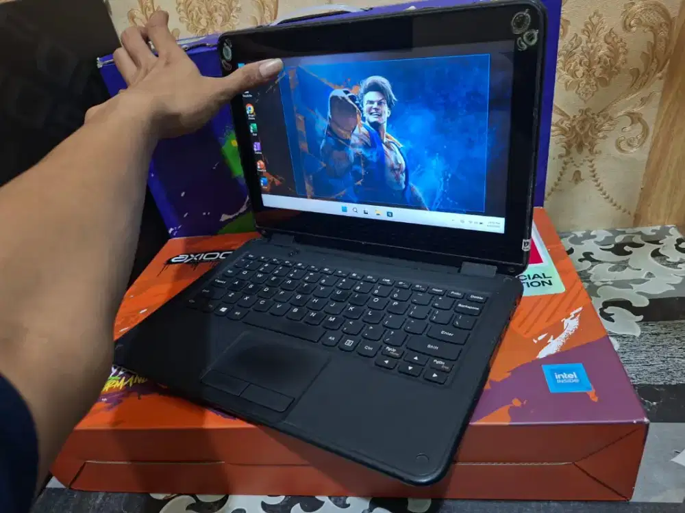 Laptop Lenovo 300e Touchreen  -SSD 128GB -4GB - Siap Pakai