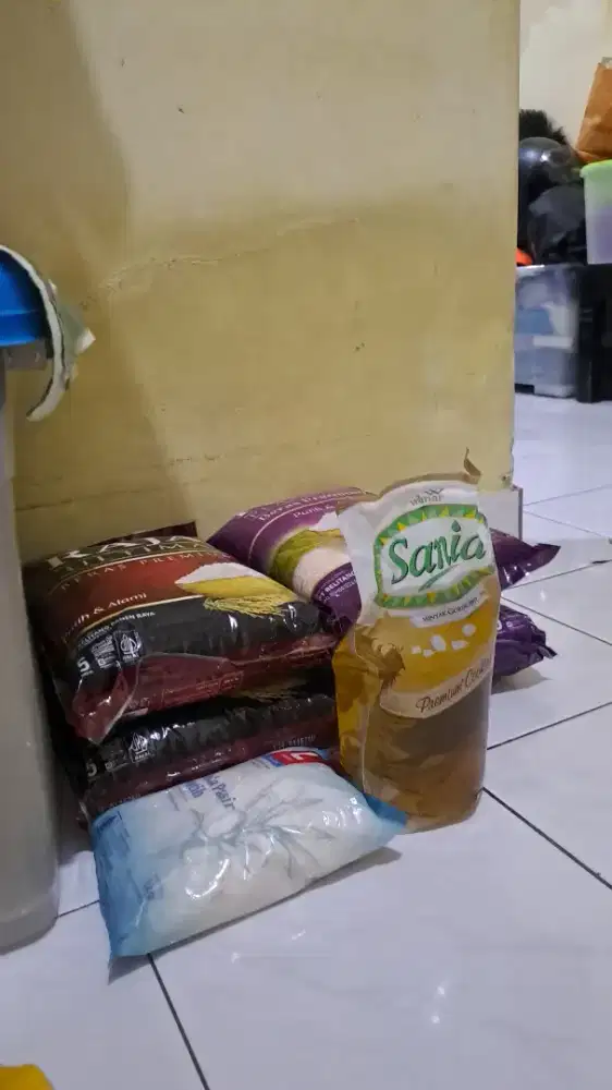 Beras 5kg minyak 2ltr gula 1kg