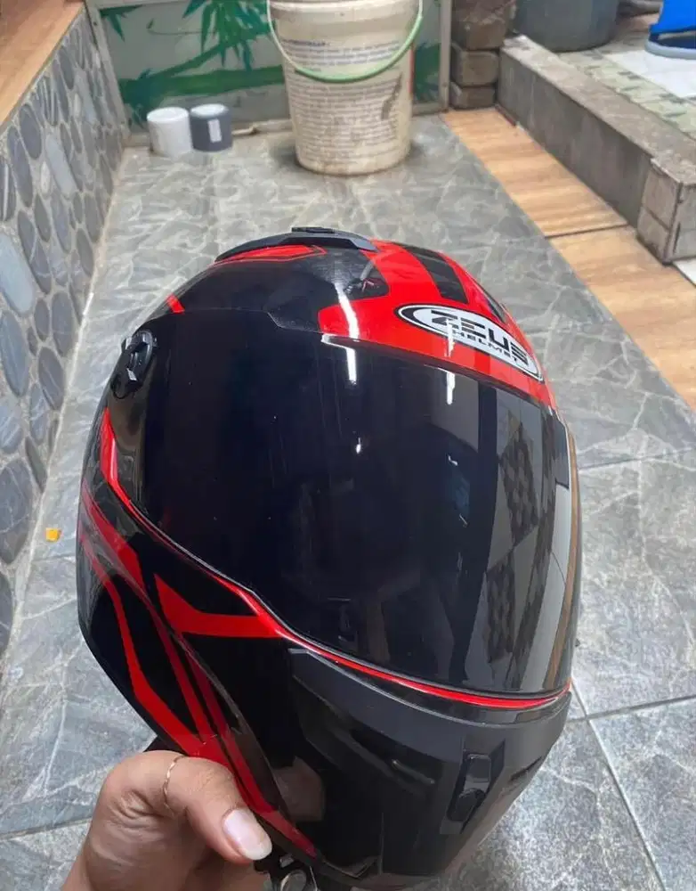 HELM ZEUS ZS-813