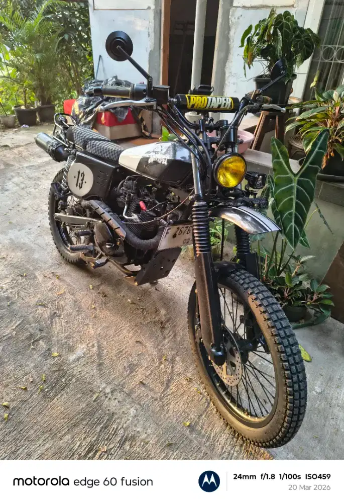 W175 se custom tracker ganteng