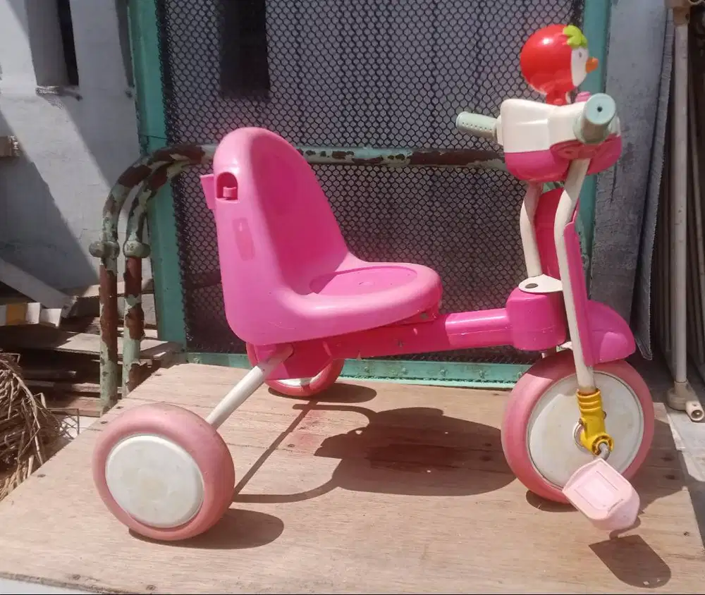 Puku Pink Tricycle Penguin