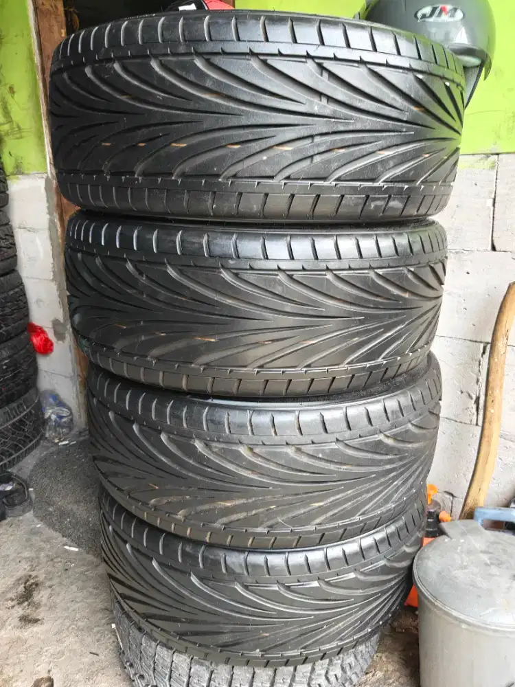 Jual ban copotan mrek Toyo proxes TIR ukuran 255 30 R22 kond 90% 4pcs