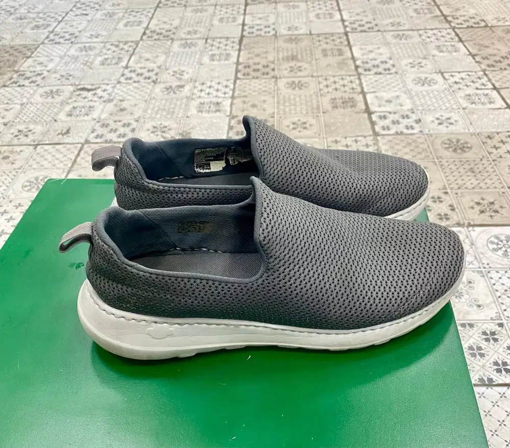 skecher slip in