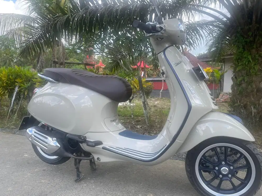 Vespa primavera 150cc beige