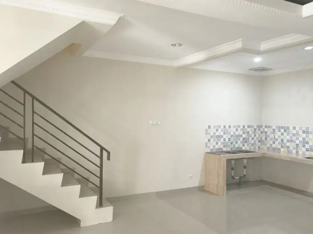 Dijual Rumah 2 lantai Siap Huni dan Bagus di Golden Palm Residence