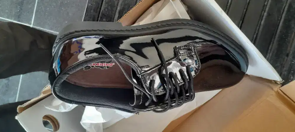 Sepatu pdh baru