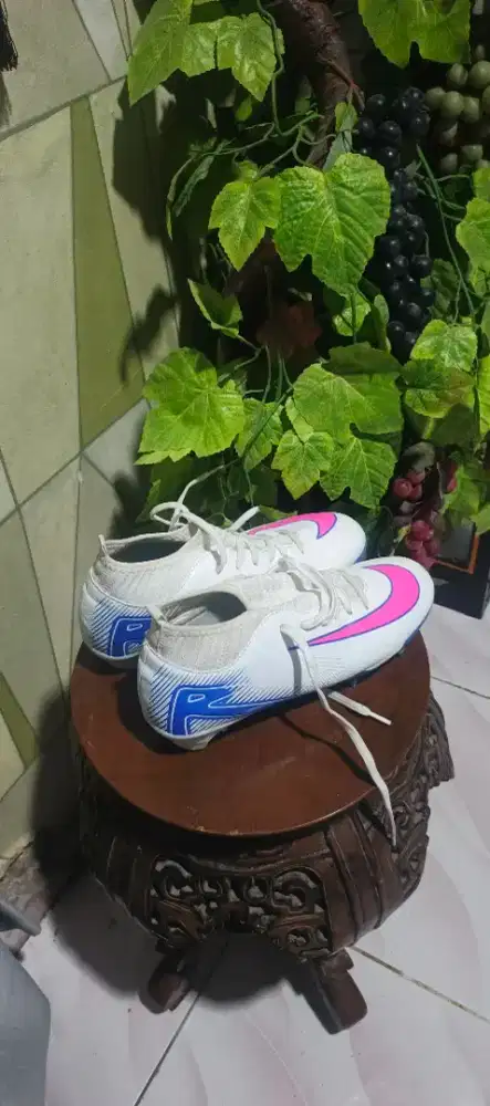 Sepatu bola Nike ukuran 39