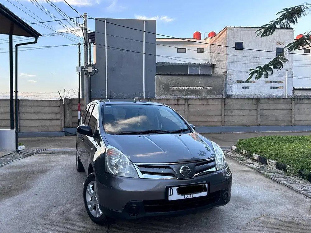 Nissan Grand livina SV 2011 MT