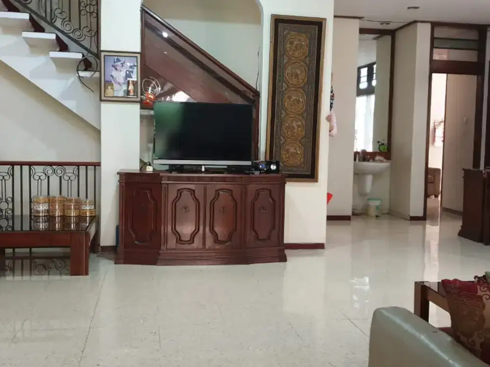 Rumah dekat MRT Haji Nawi Jakarta Selatan