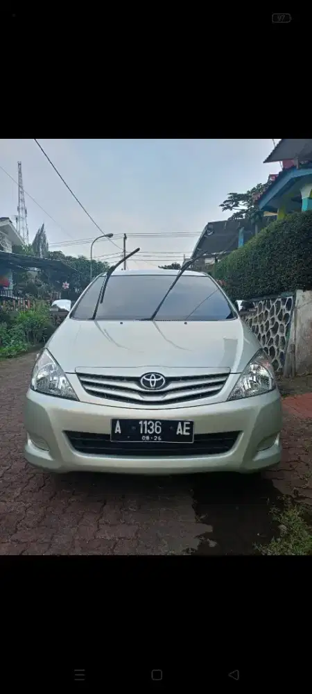Dijual cepat Innova E 2011 bensin manual warna abu-abu