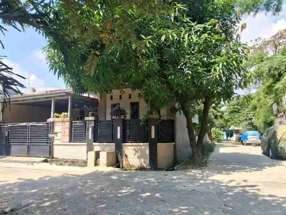 Rumah Hook Samping Kolam Renang Villa Mutiara Gading 2 Bekasi