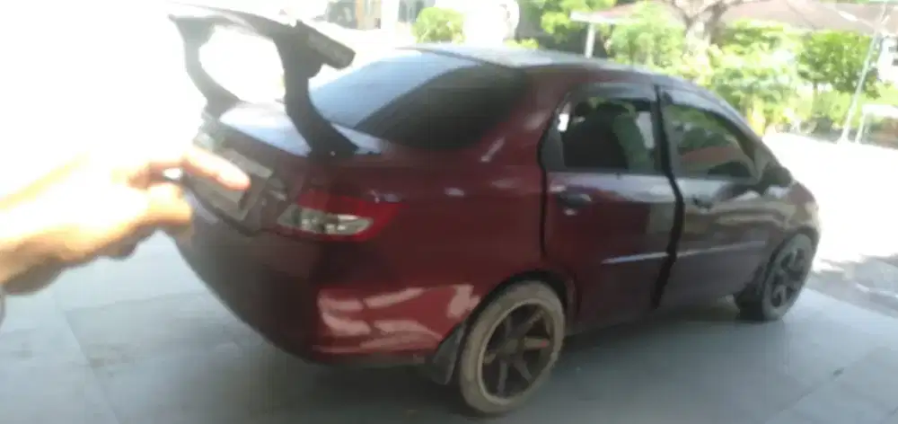 Di jual Honda city original ,asli surat2 lkp dan kunci dan remot 2