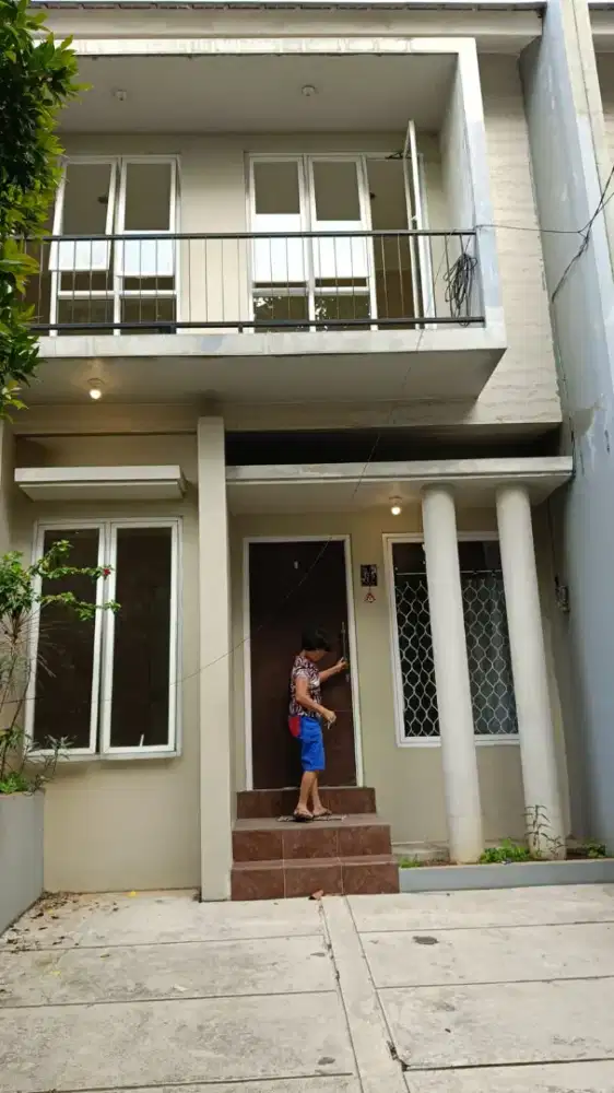 Kontrakkan Rumah Termurah 2 lantai di Cibubur 40 Juta