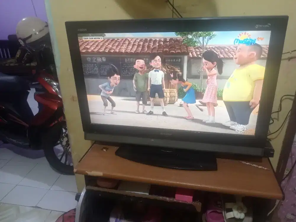 Tv Sharp 32' kondisi normal tanpa minus
