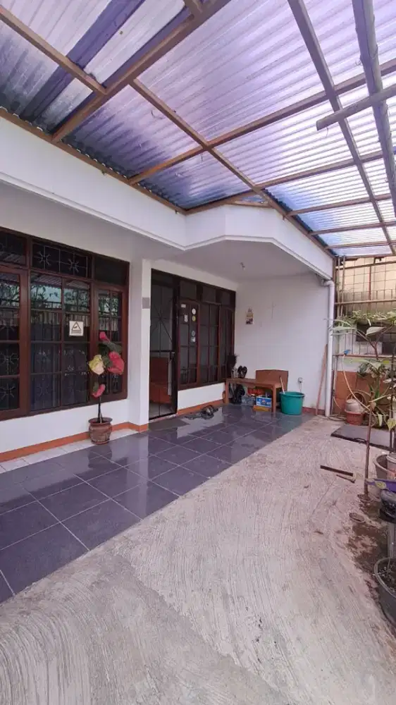 Rumah bagus 2 lantai siap huni di Turangga Buah Batu lingkungan nyaman
