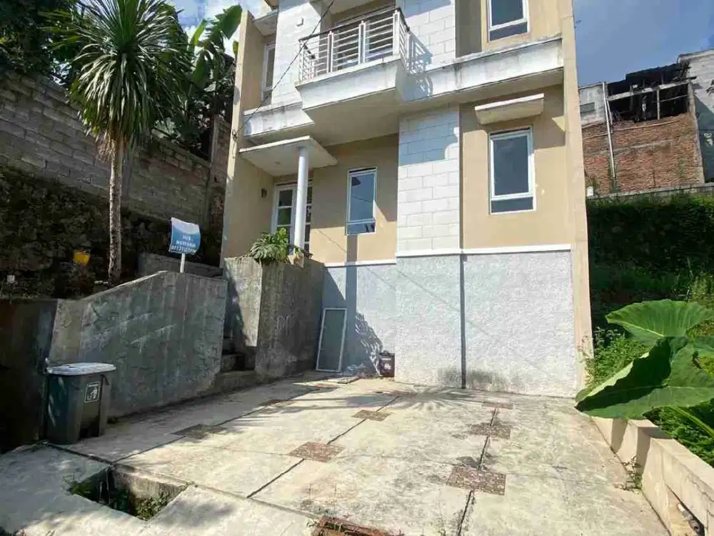 RUMAH BARU PADASUKA STRATEGIS, NYAMAN AMAN