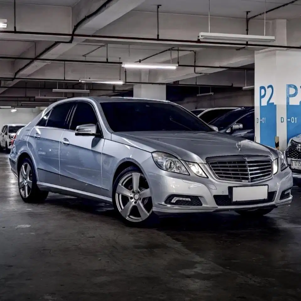 (CASH) Mercedes Benz E300 Elegance W212 V6 2010