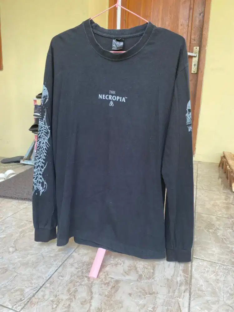 Longsleeve necrophia