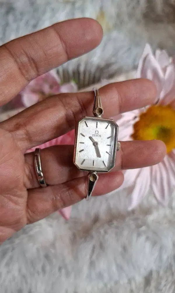Jam Tangan Wanita Vintage / Vintage Bangle Tituz Silver Ladies Watches