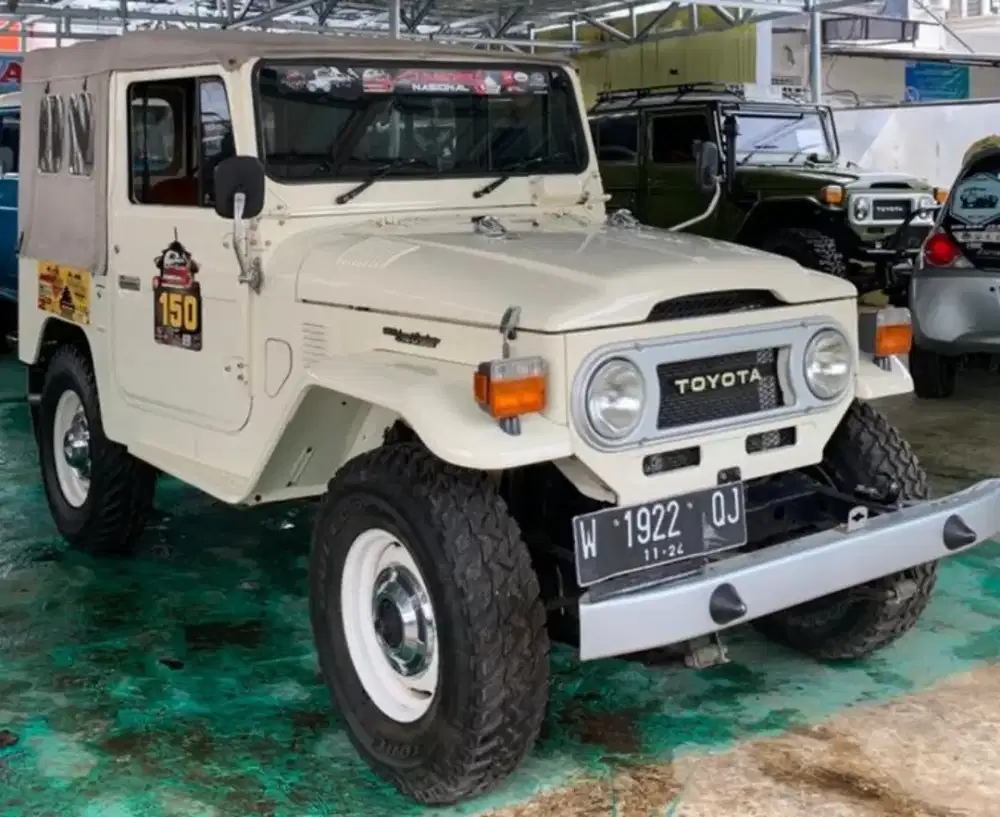 Toyota Hardtop FJ40 Jeep 4x4 Tahun 1977 Bensin - Koleksi Ganteng Siap