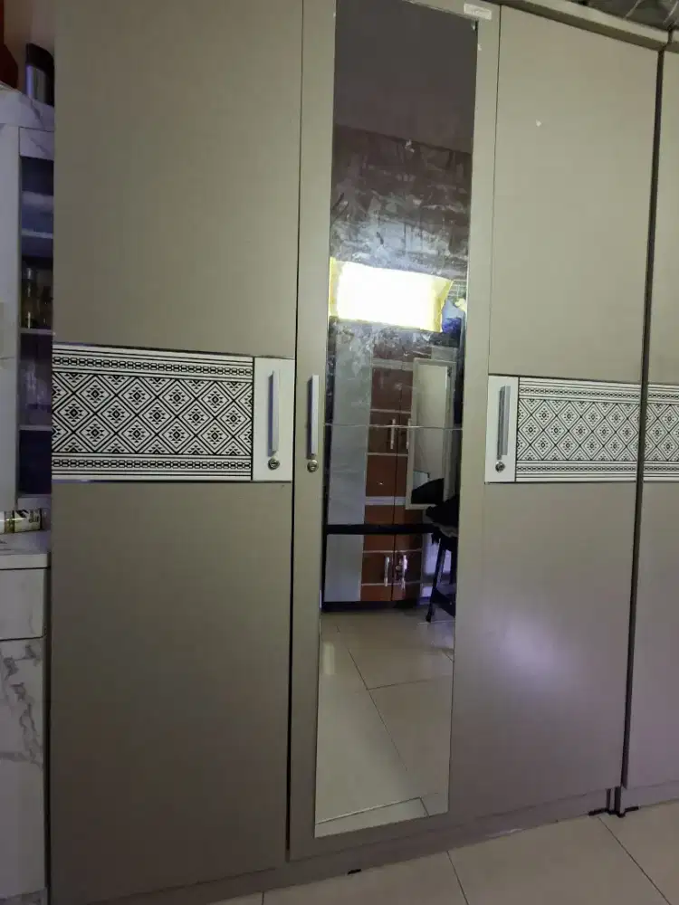 Lemari 3 pintu dan lemari 2 pintu