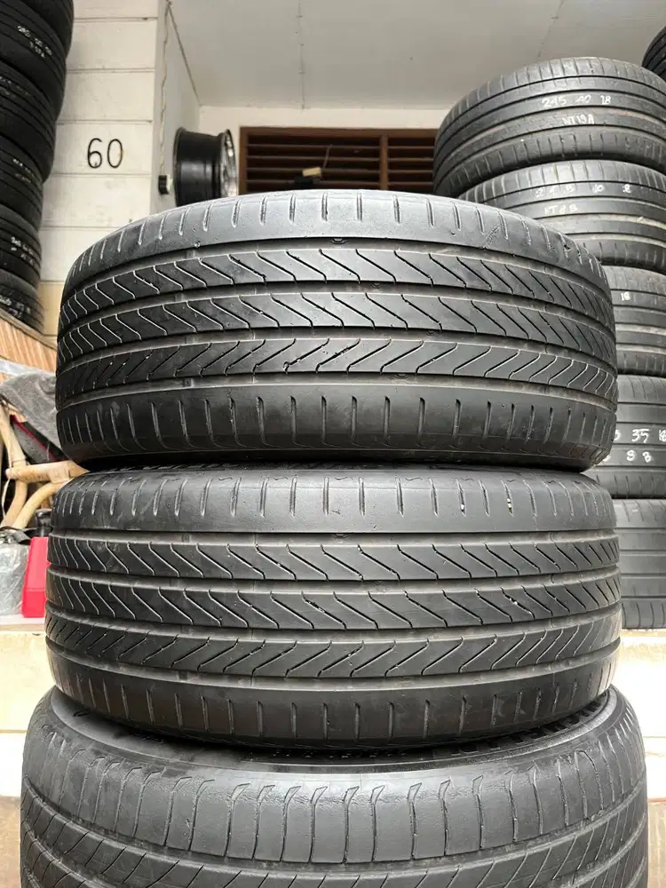 Ban Continental Premium Contact C  215 50 r17  2Pcs