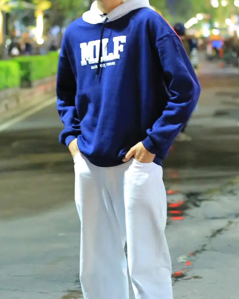 sweater hoodea milf biru