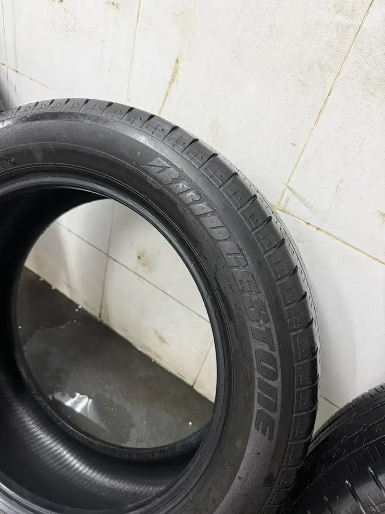 Ban 215/55 R17 Bridgestone Turanza ER33