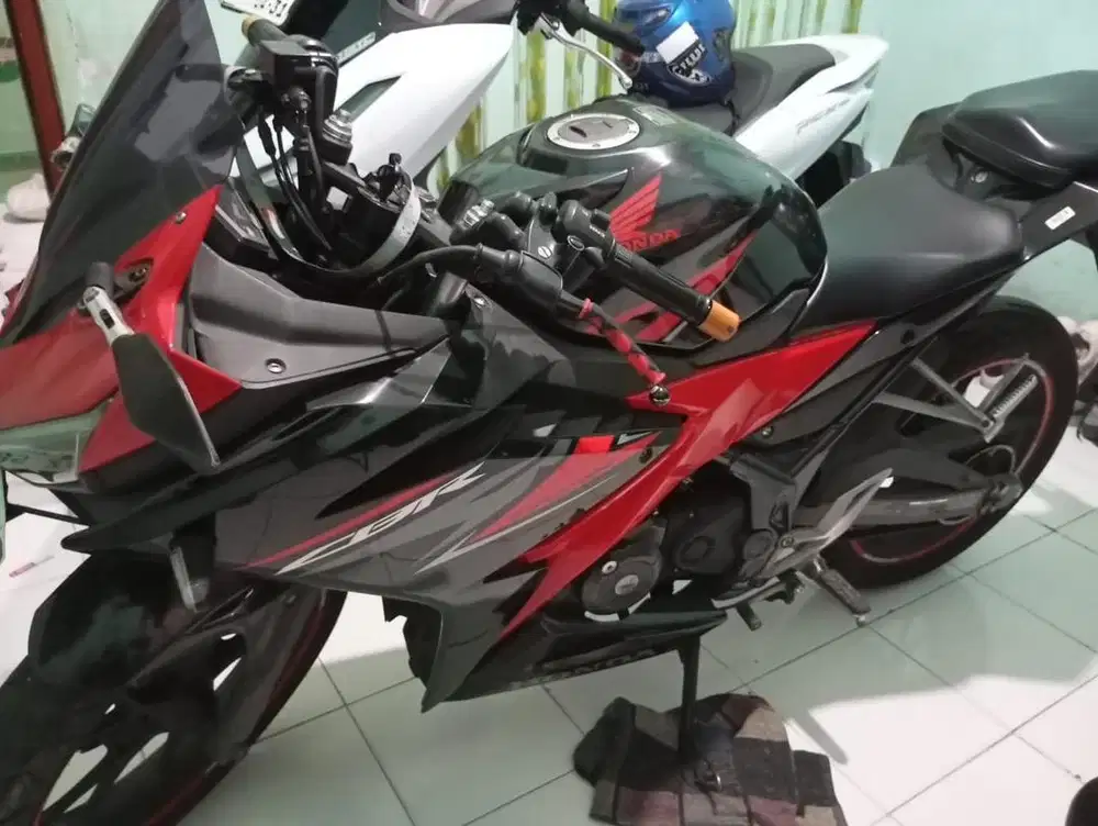 Dijual motor CBR150R Tahun 2019