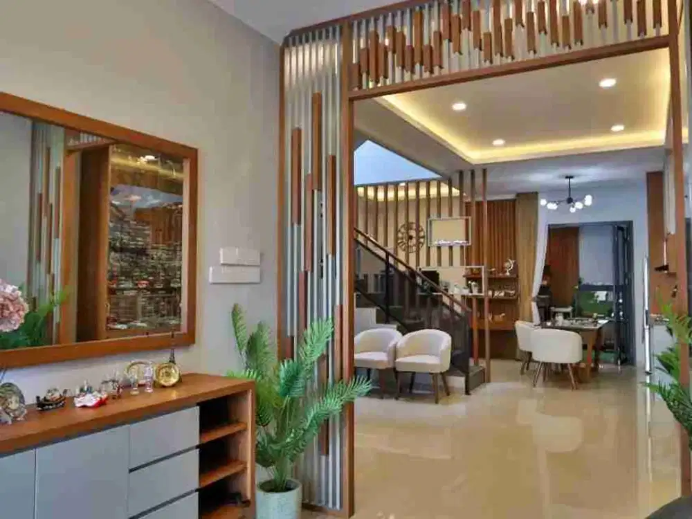 Rumah 2.5 Lantai Di Belakang Mall Pondok Indah 4+1 Kamar Luas 200m